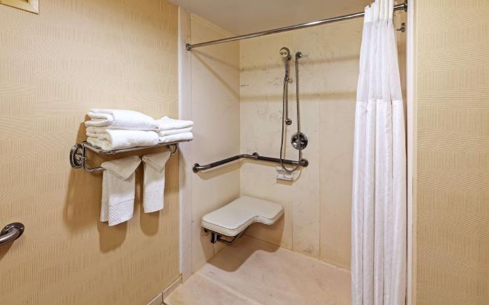 Embassy Suites by Hilton Greensboro Airport