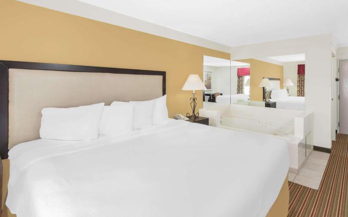 Baymont by Wyndham Litchfield