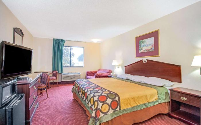 Super 8 By Wyndham Clinton