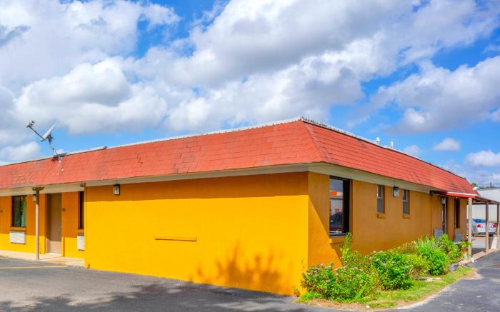 Budget Inn By OYO Edinburg Hwy 281