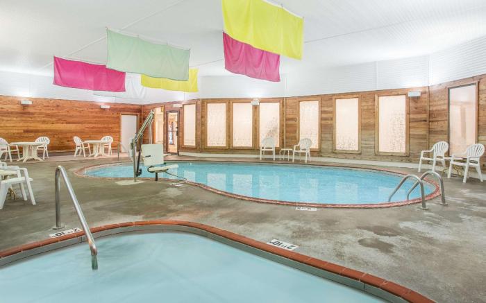 Days Inn by Wyndham Marquette