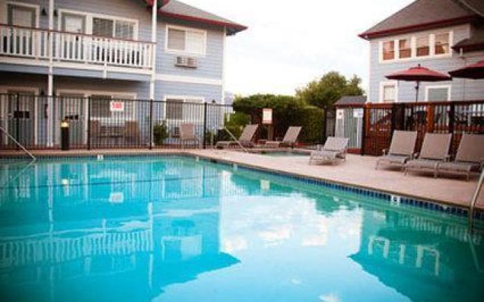 Geyserville Inn