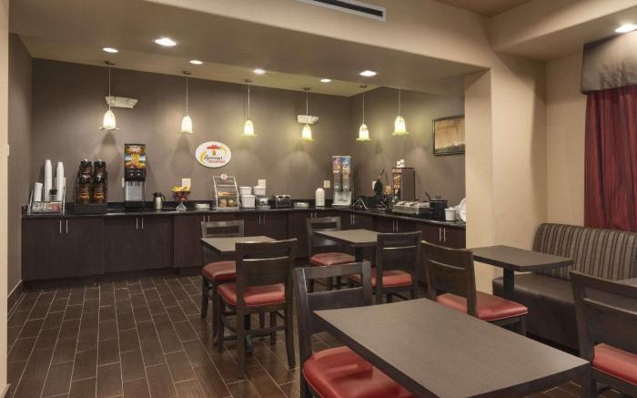 Super 8 by Wyndham Karnes City