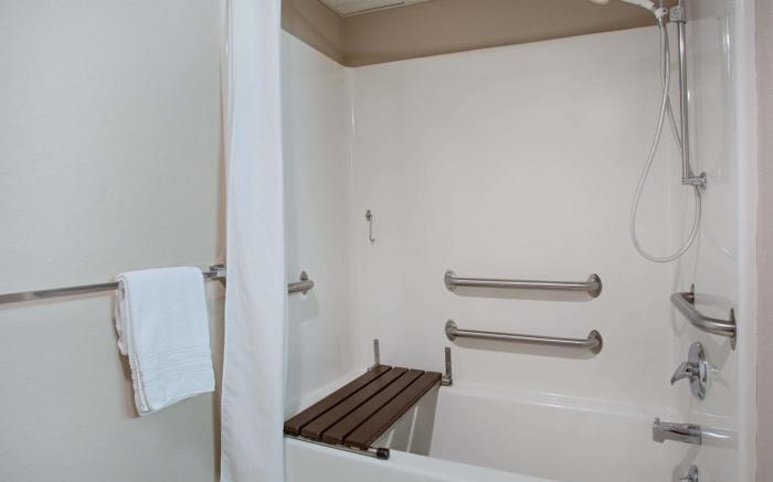 Super 8 By Wyndham Charles City