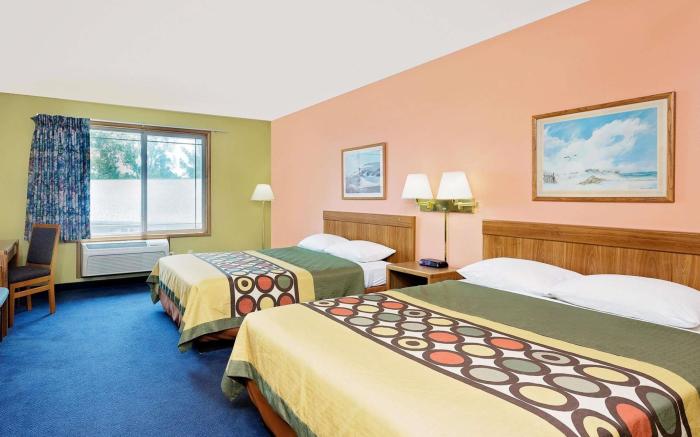 Super 8 By Wyndham Sturgeon Bay
