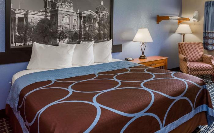 Super 8 By Wyndham Iowa City/Coralville