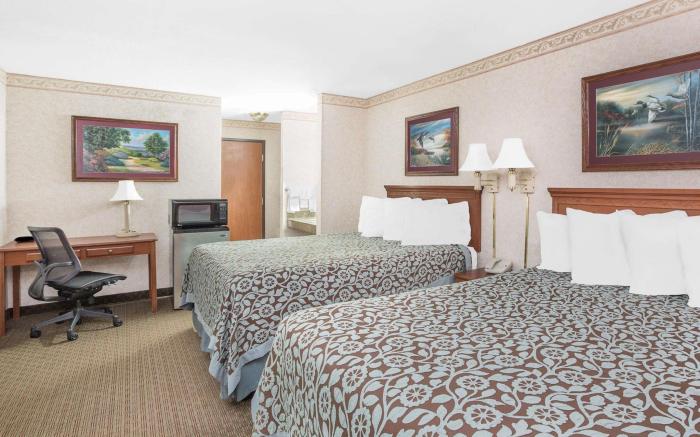 Days Inn & Suites by Wyndham Brinkley