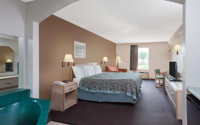 Quality Inn & Suites Decatur – Priceville I-65