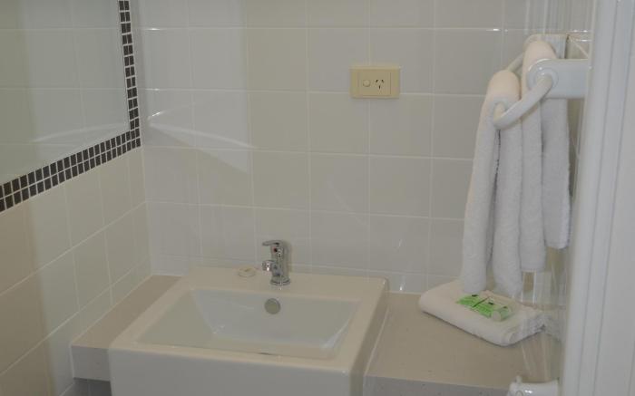 Country Comfort Amity Motel