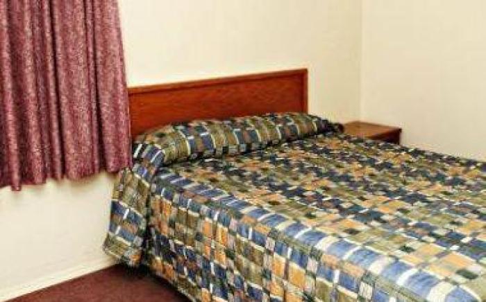 Red Deer Inn & Suites