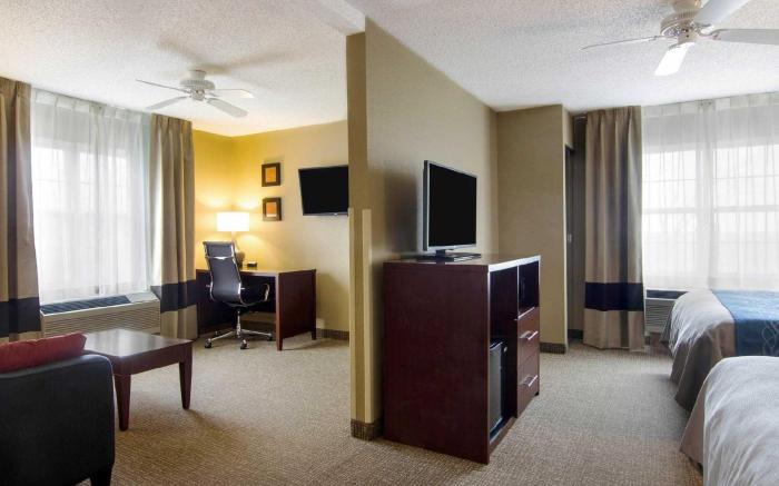 Comfort Inn & Suites Grafton-Cedarburg