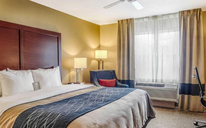 Comfort Inn & Suites Grafton-Cedarburg