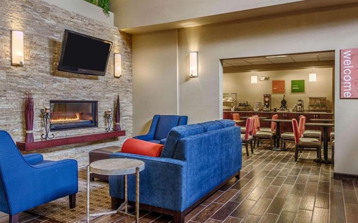 Comfort Inn & Suites Grafton-Cedarburg