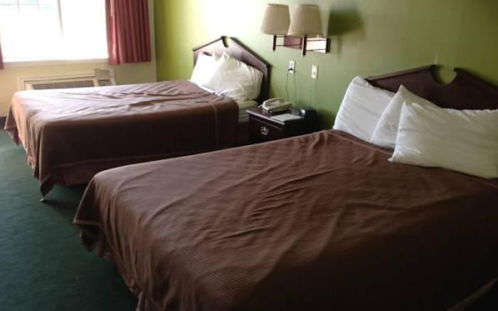 Howard Johnson by Wyndham Grand Prairie Near Lone Star Park