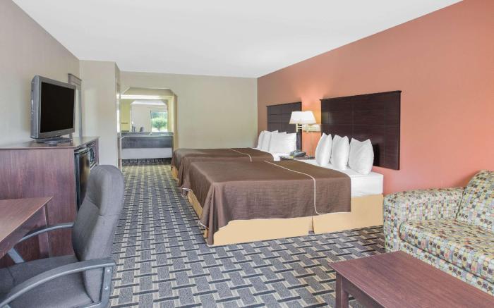 Days Inn & Suites by Wyndham Pine Bluff