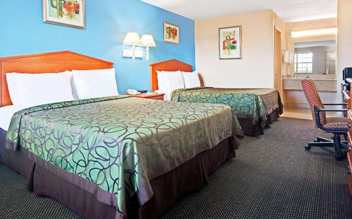 Super 8 by Wyndham Terrell