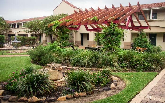 Vineyard Court Designer Suites Hotel