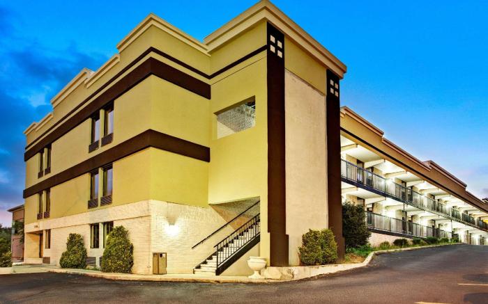 Super 8 By Wyndham Raleigh Downtown South