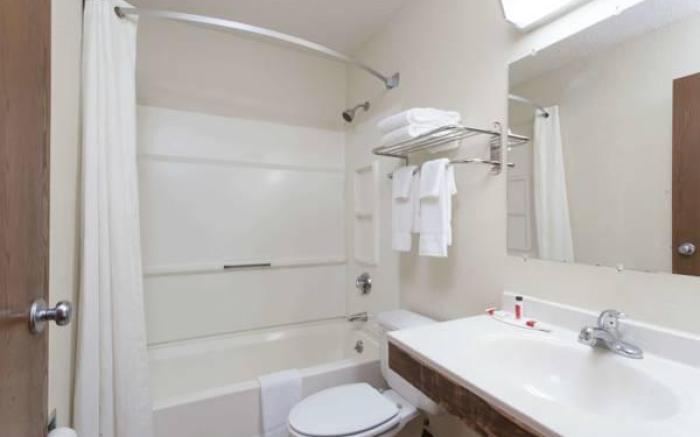 Super 8 By Wyndham Lewiston Auburn Area