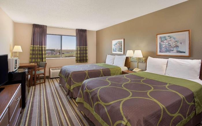 Super 8 By Wyndham Charles City