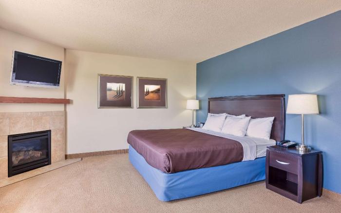AmericInn by Wyndham Monmouth