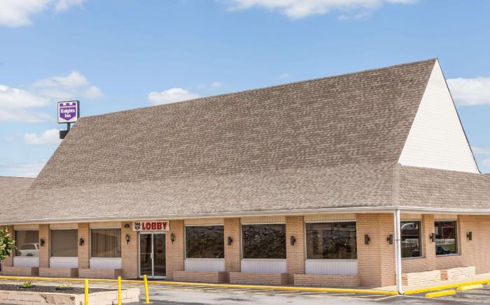 Knights Inn - Lebanon, TN