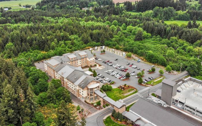 LUCKY EAGLE CASINO & HOTEL