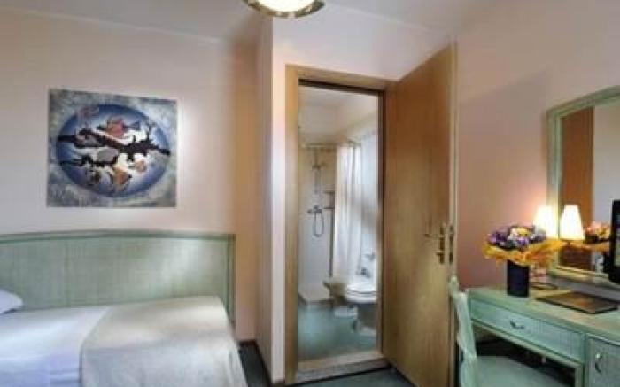 Hotel American