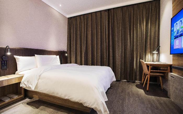 Hanting Premium Hotel Shanghai Loushanguan Road Metro Station