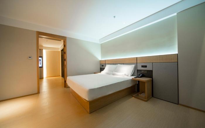 Hanting Premium Hotel Shenyang Taiyuan Street Metro Station