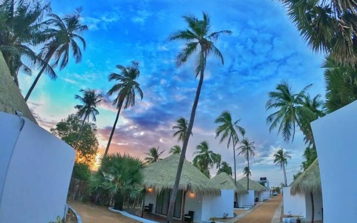 The Blue Lagoon Resort  Kalpitiya