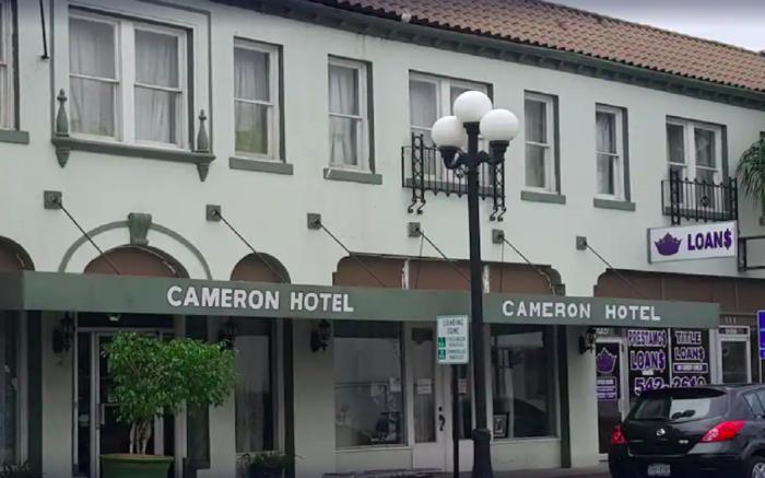 OYO Historic Cameron Hotel Brownsville I-69E