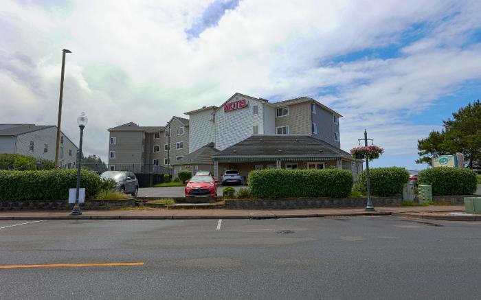 Siletz Bay Beachfront Hotel by OYO Lincoln City