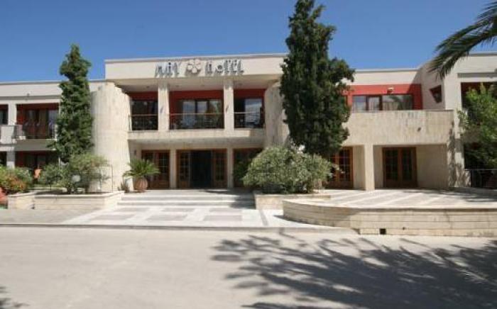 May Beach Hotel