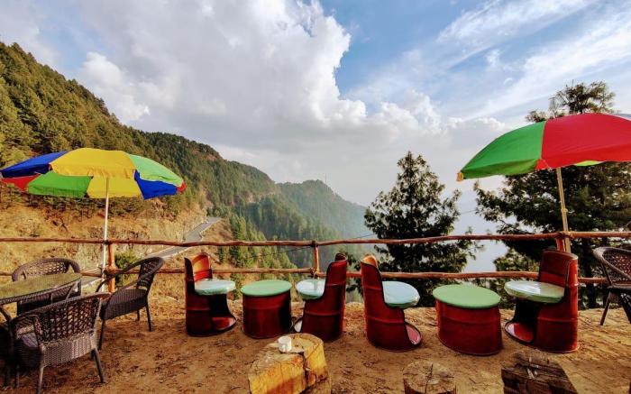 Gadegal Homestay Narkanda Room and Pahadi Cafe 