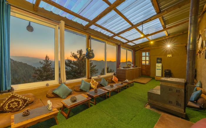 Gadegal Homestay Narkanda Room and Pahadi Cafe 