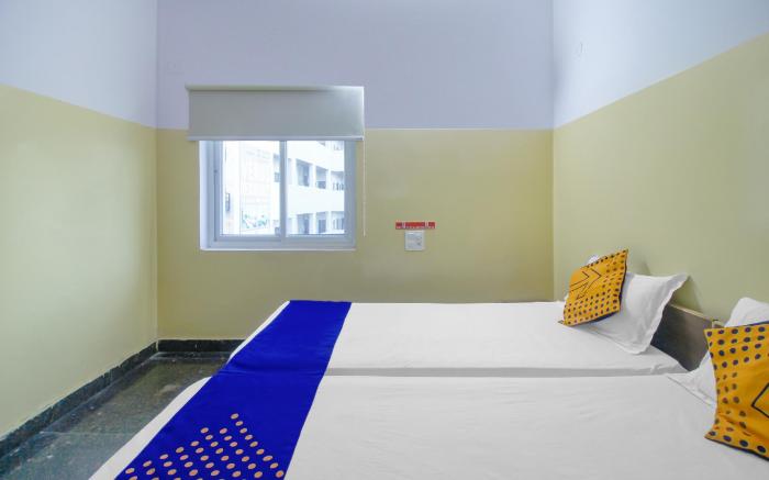 SPOT ON 81775 MOHIT GOKUL LODGE NEW LUXURY ROOM'S NEAR SECUNDERABAD RAILWAY STATION