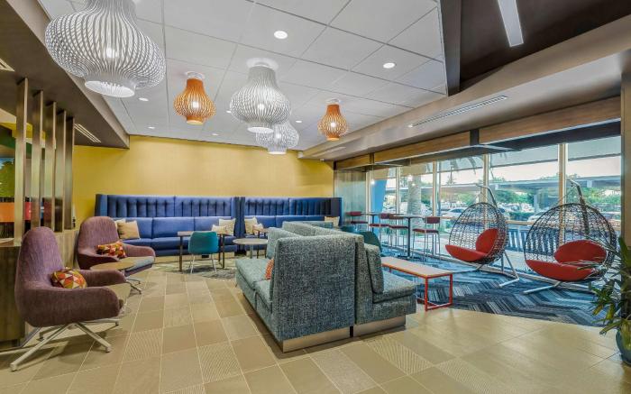 Tru by Hilton Lathrop