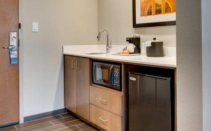 Hampton Inn & Suites Knoxville Papermill Drive
