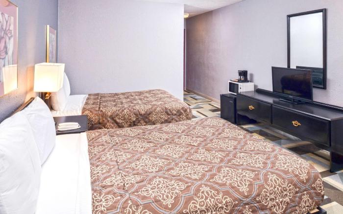 Country Garden and Suites