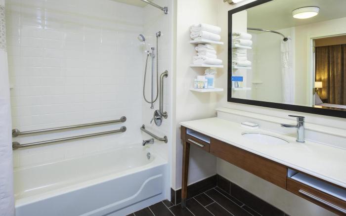 Hampton Inn & Suites Providence/Warwick-Airport