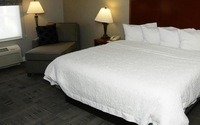 Hampton Inn & Suites Redding