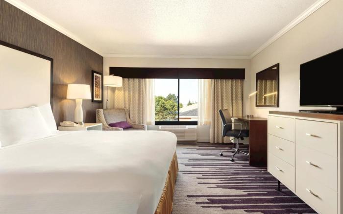 DoubleTree by Hilton Milwaukee Brookfield