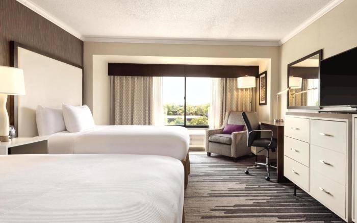 DoubleTree by Hilton Milwaukee Brookfield