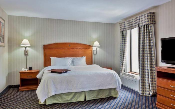 Hampton Inn & Suites Jamestown