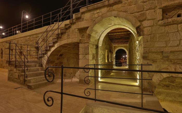 Acropolis Cave Suites