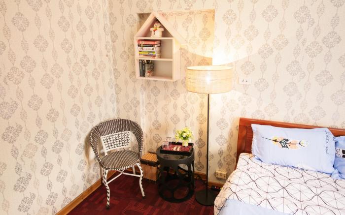 BRIGHT & COZY HOUSE IN OLD QUALTER