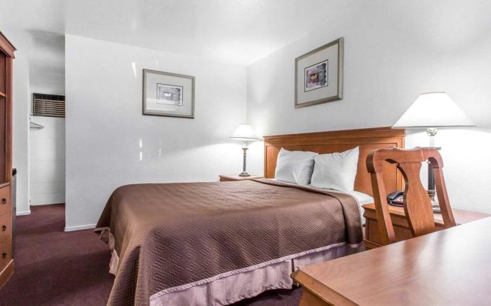 Rodeway Inn Near University-Gateway to Yosemite