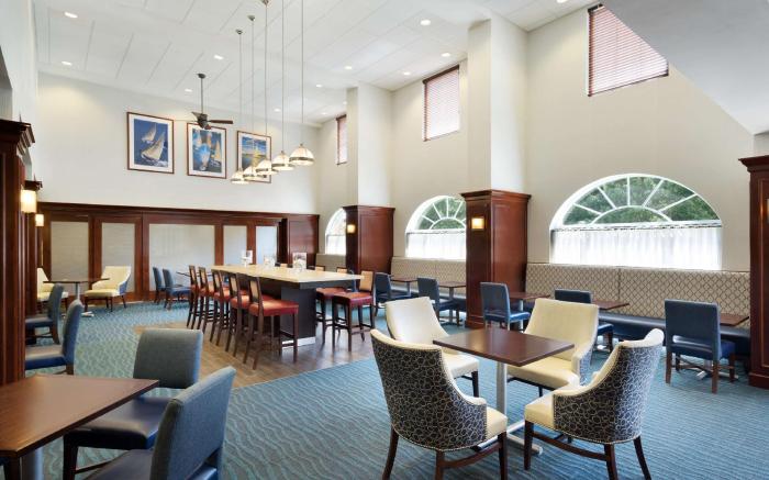 Hampton Inn and Suites Newport Middletown