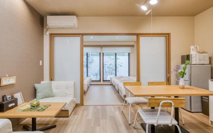 01 Group stay CLASSE New Hostel in Nanba 6p